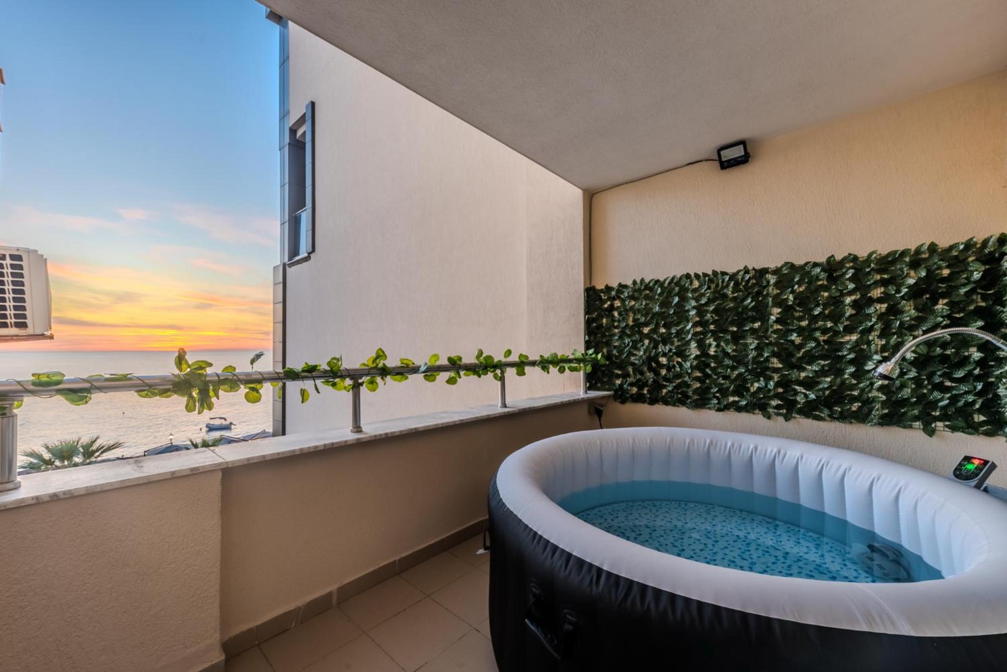 Amazing Paradise Sensation 2 Bedroom Luxury Apartment with a Jacuzzi