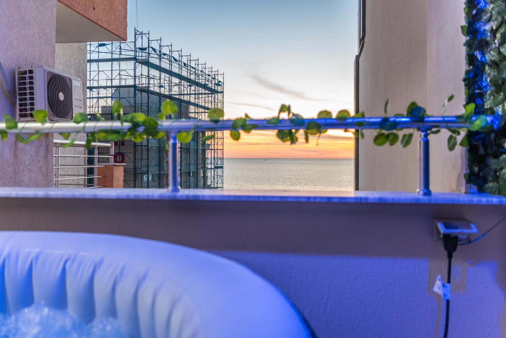 Amazing Paradise Sensation 2 Bedroom Luxury Apartment with a Jacuzzi