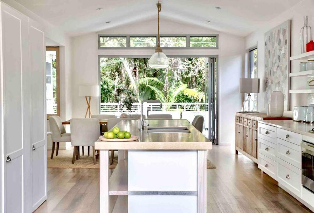 Indigo Blue - 600m to beach, pet by approval