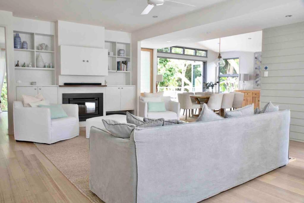 Indigo Blue - 600m to beach, pet by approval