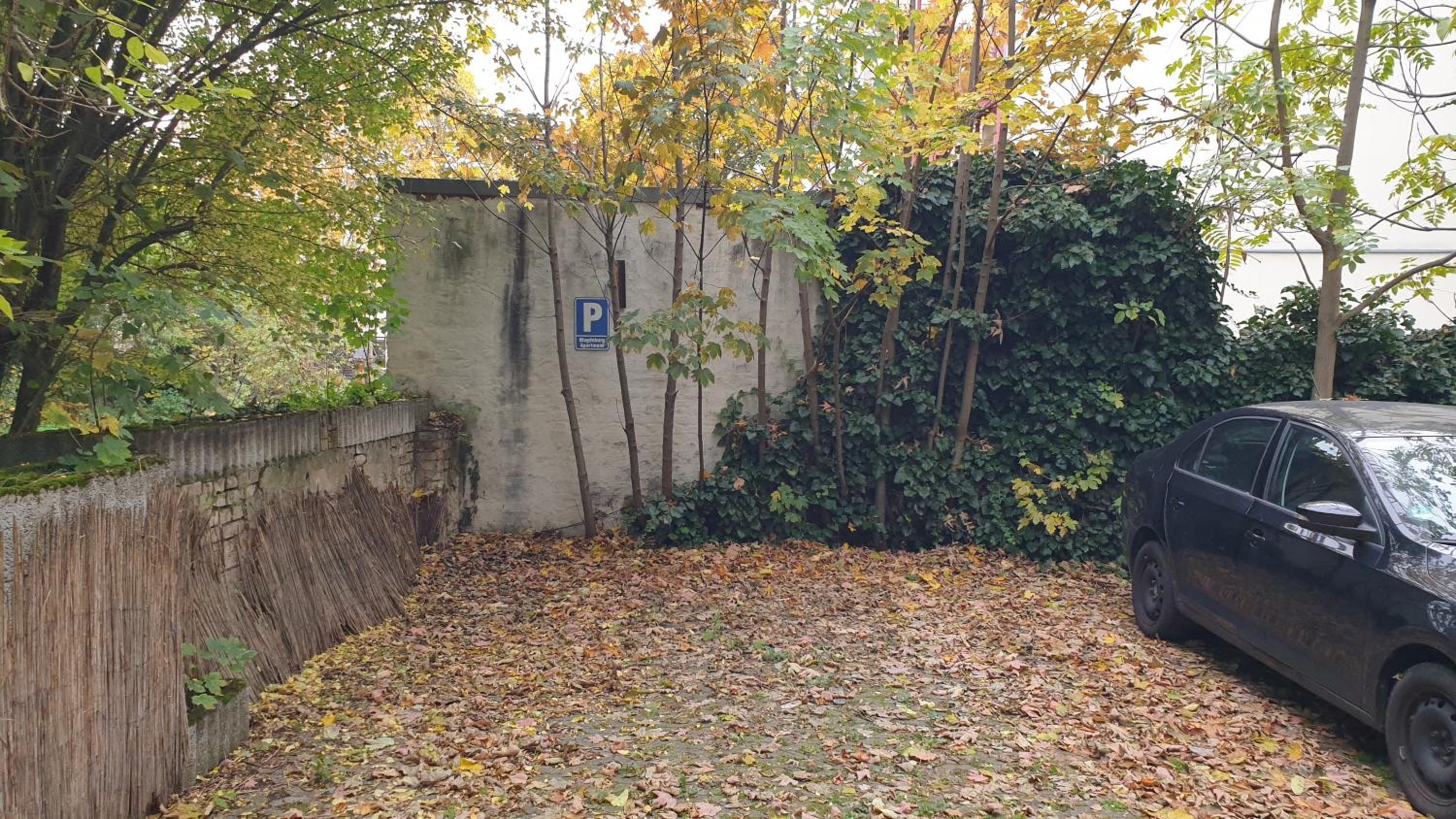 RR - Spacious Apartments - Parking - Central