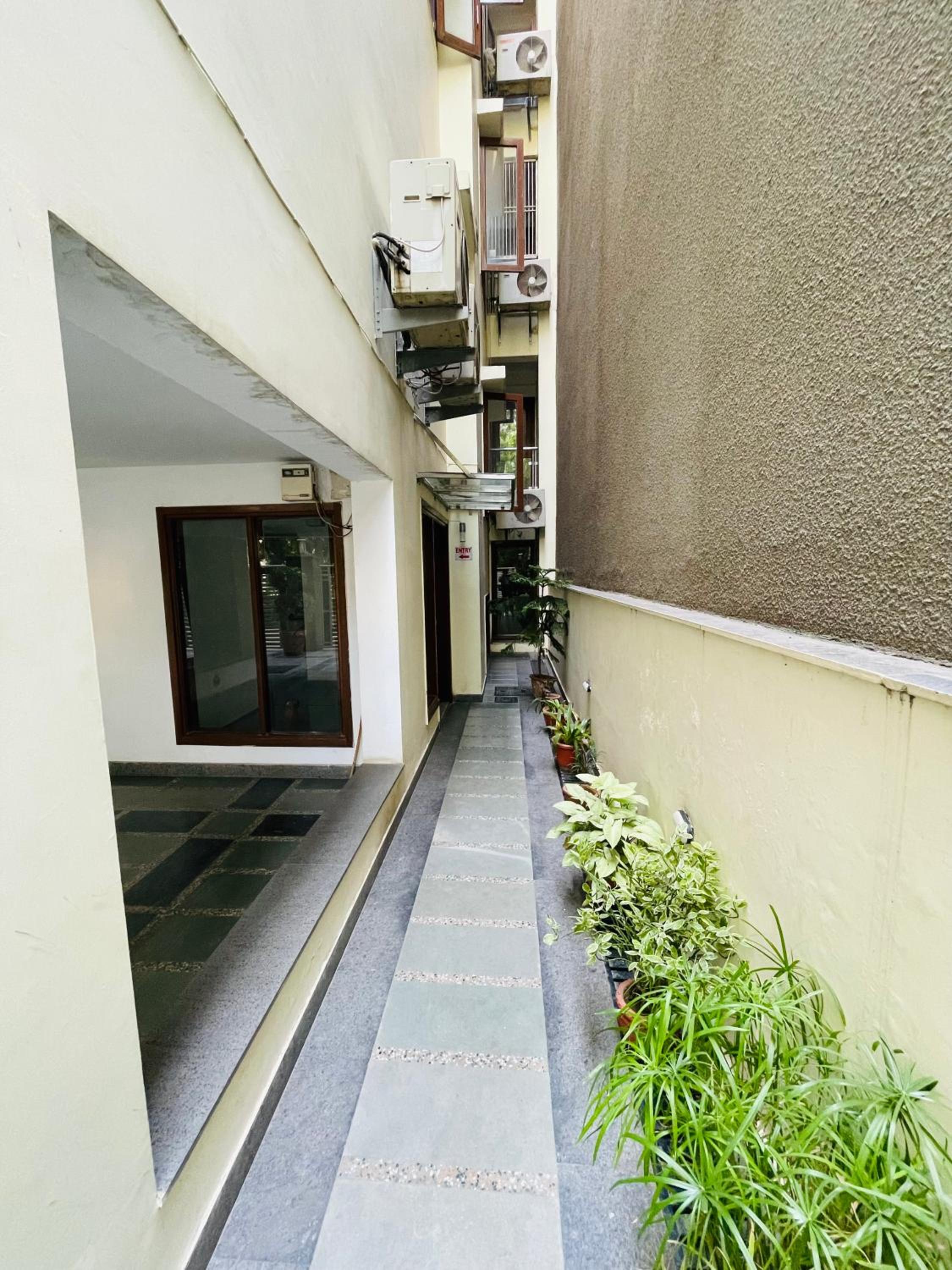 DIVINE INDIA SERVICE APARTMENT 4BHK , J-191 , SAKET view 2