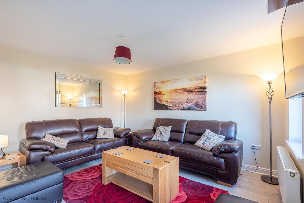 Greenwich Cottage - Part of the The Bay Filey Holiday Village with pool, gym and direct beach access, pub, restaurant, tennis and meadows walks