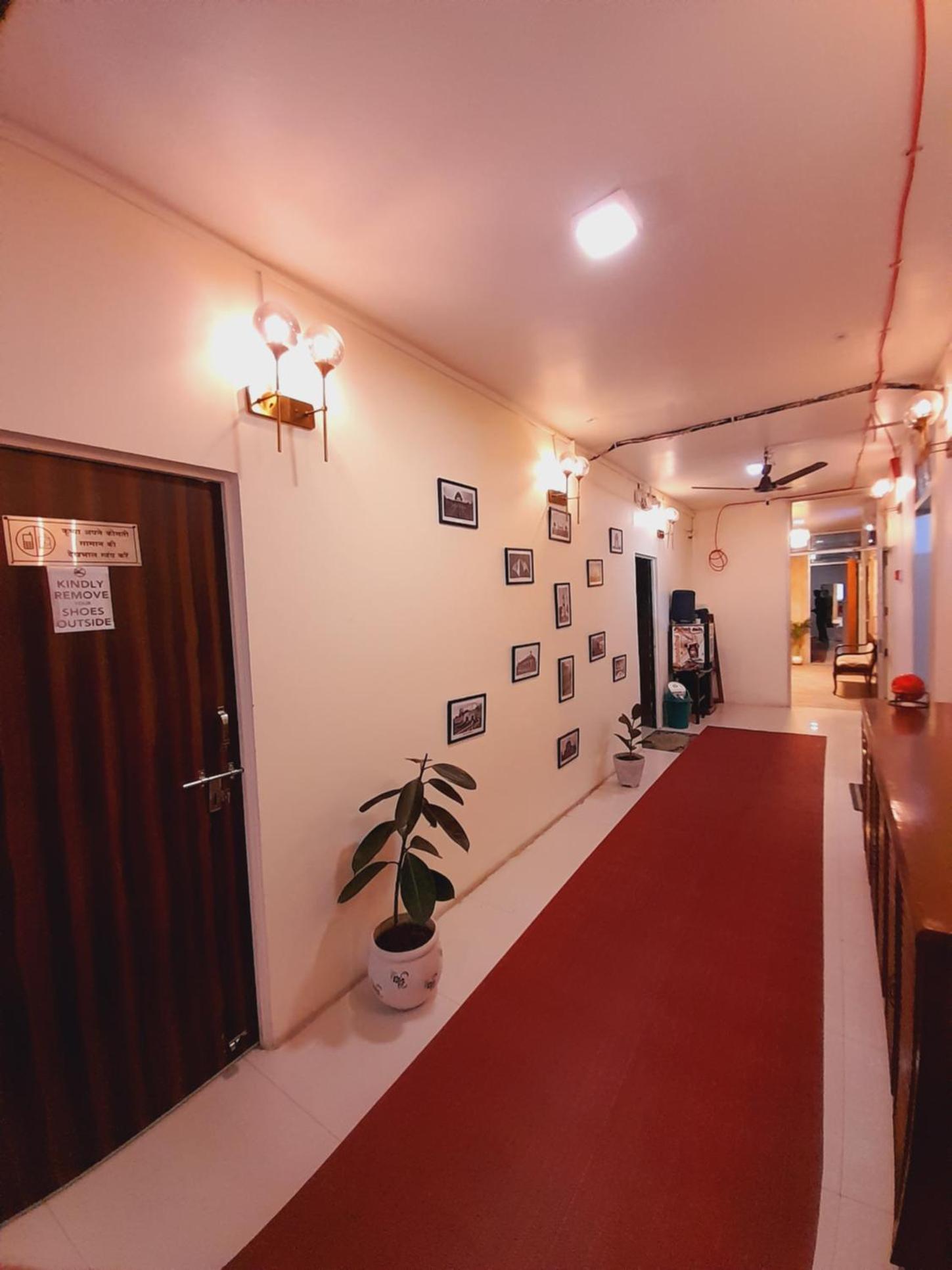 Homestay at Kashmiri Gate Metro & Old Delhi Railway Station
