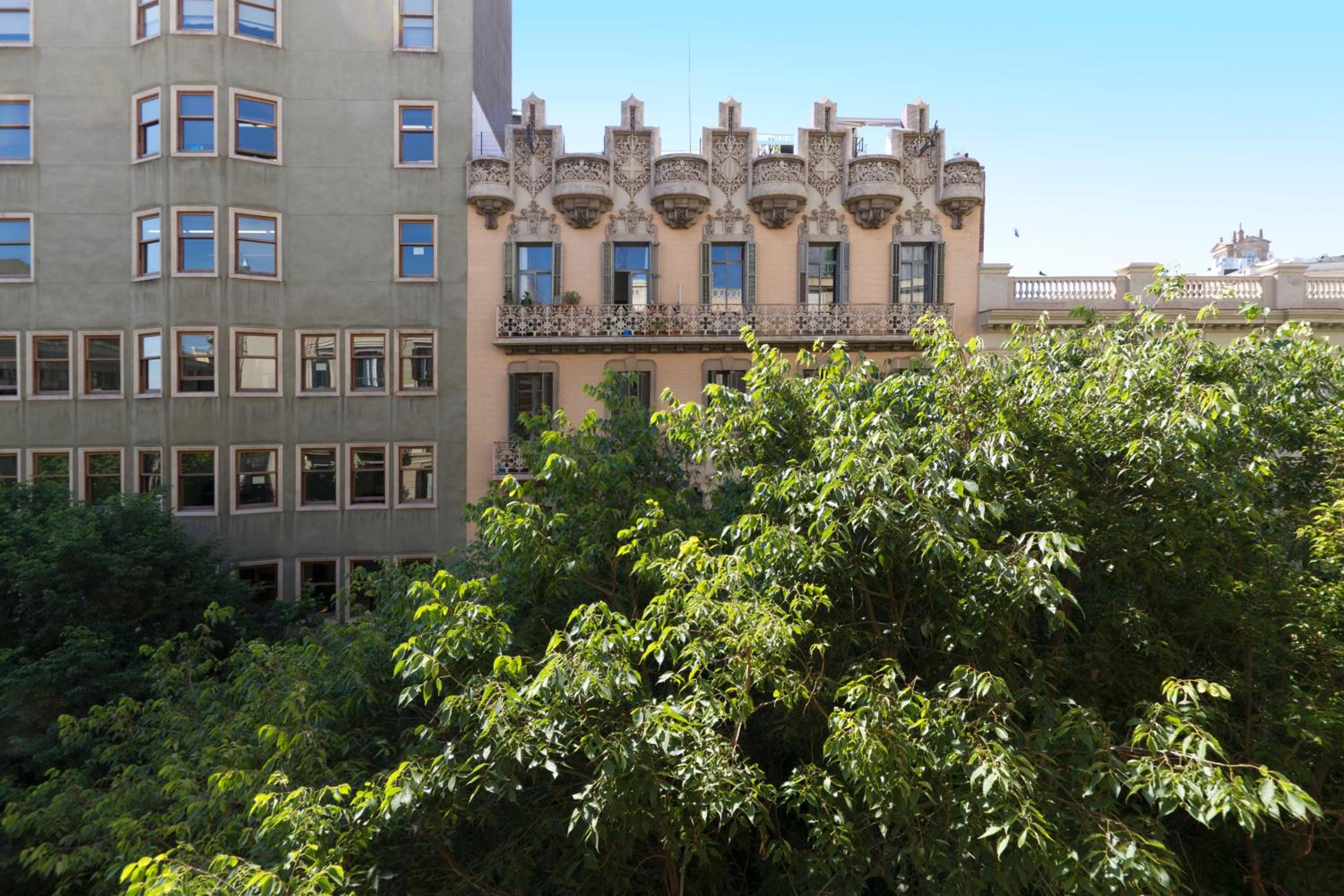 Luxury 3-bed/3-bath Paseig de Gracia (long stays)