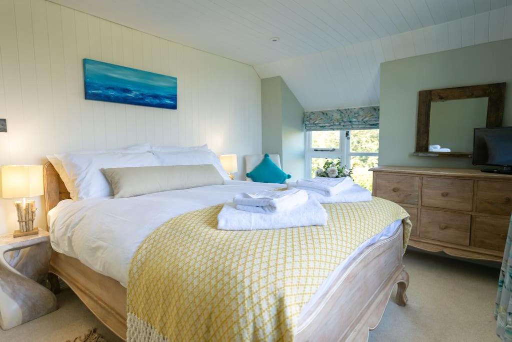 Peaceful Riverside Five Bed Cottage in Somerset view 5