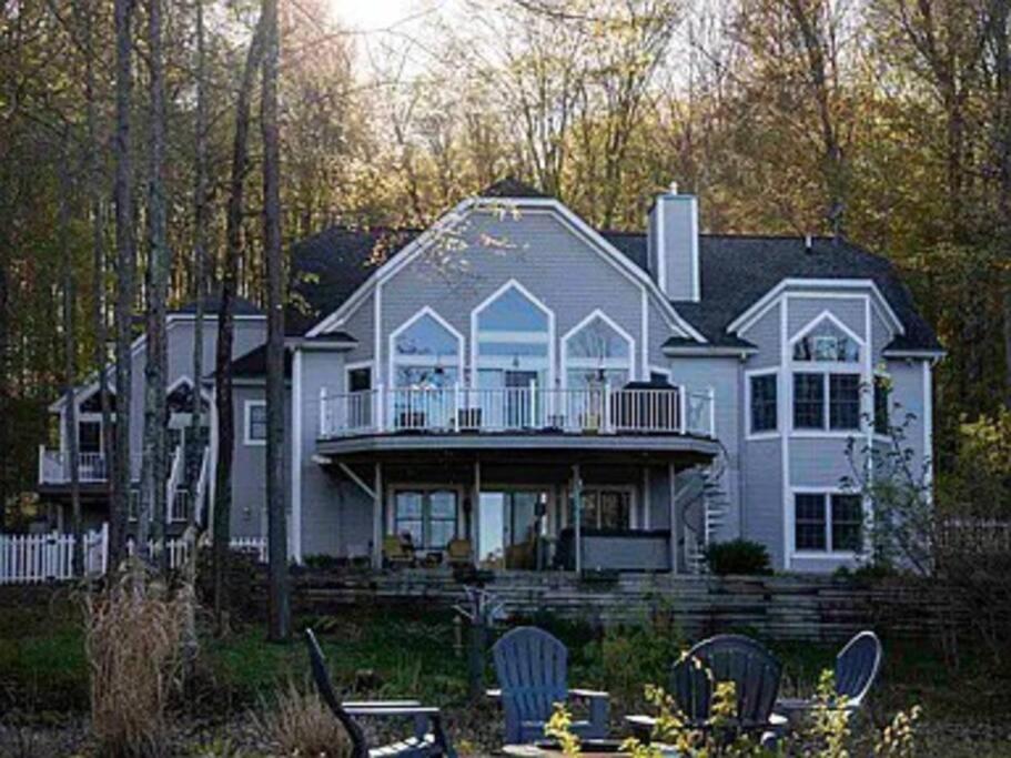 Large home on the Lake, Hot tub, Families, Groups view 4