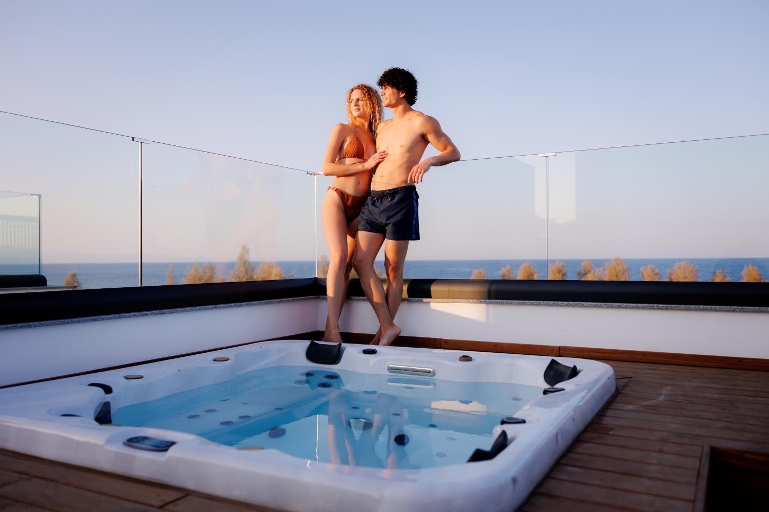 Luxury Beachfront Villa - Rooftop Jacuzzi, Sunrise