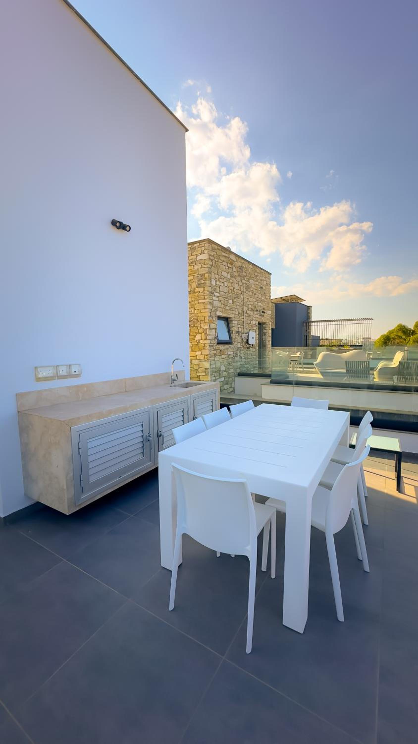 Luxury Beachfront Villa - Rooftop Jacuzzi, Sunrise