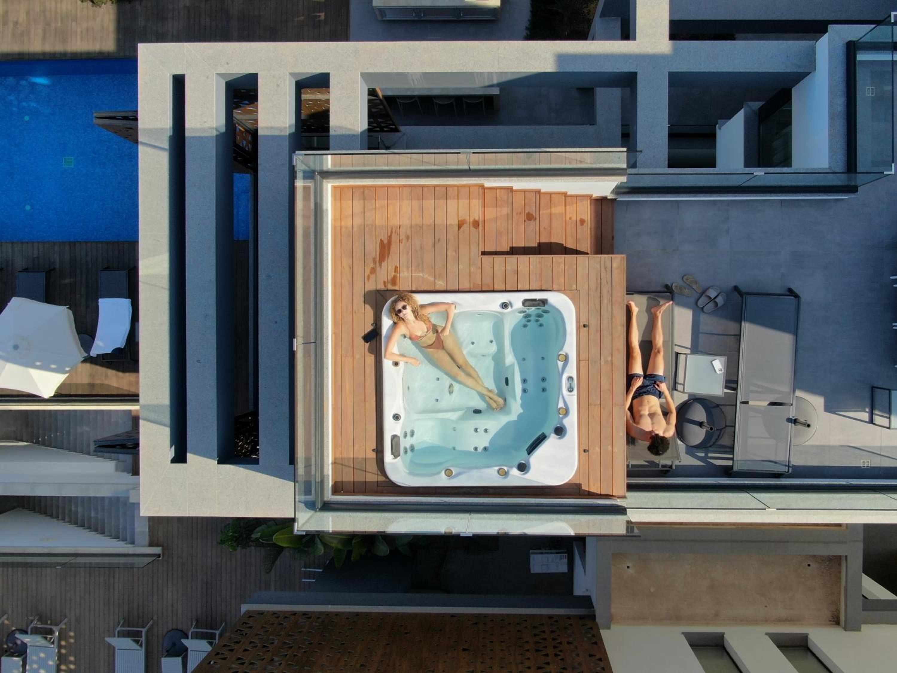 Luxury Beachfront Villa - Rooftop Jacuzzi, Sunrise