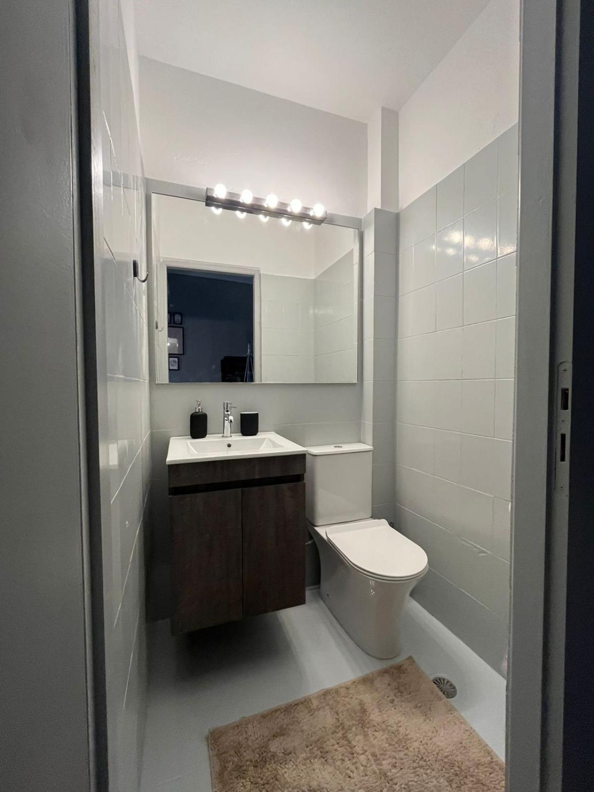Renovated modern 3bdr flat w/balcony