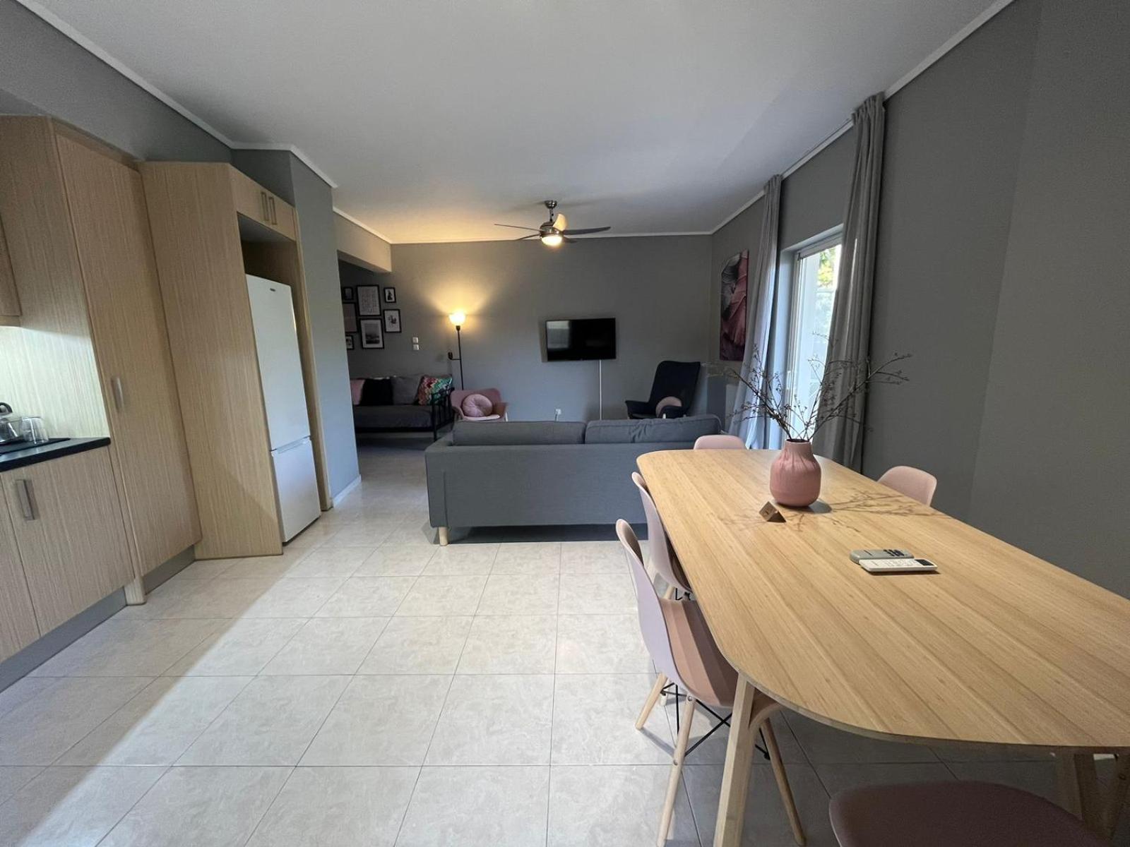 Renovated modern 3bdr flat w/balcony