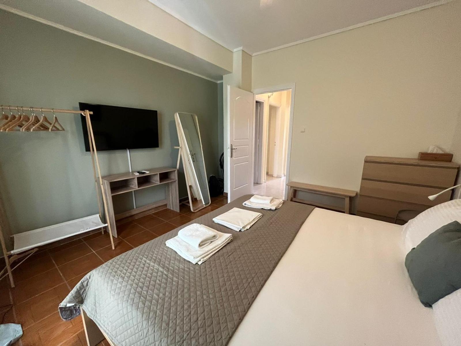 Renovated modern 3bdr flat w/balcony