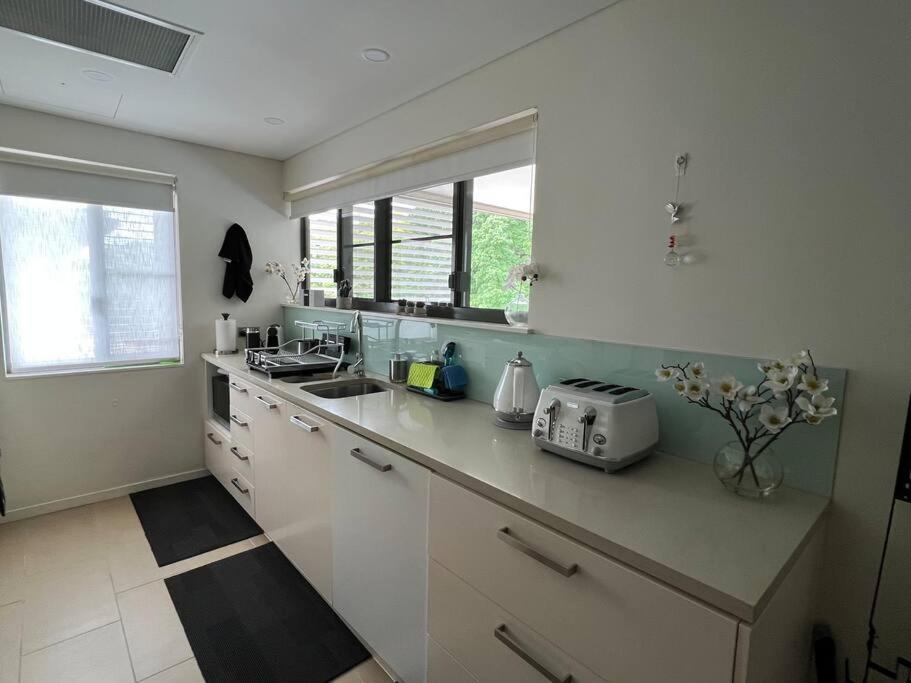 Luxury Waterfront Apartment (2 bedrooms)