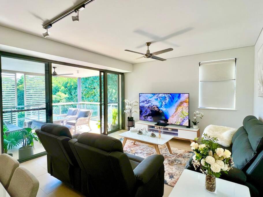 Luxury Waterfront Apartment (2 bedrooms)