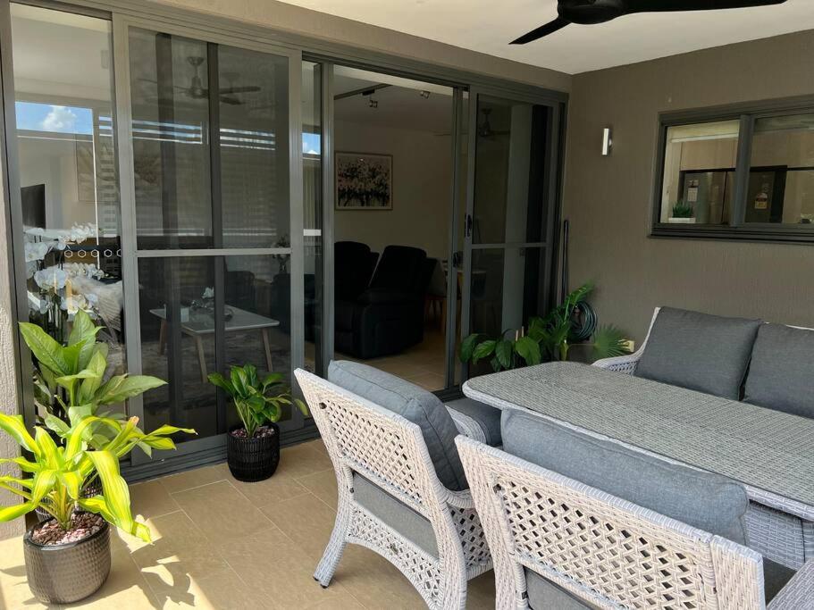 Luxury Waterfront Apartment (2 bedrooms)