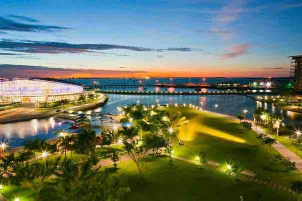 Luxury Waterfront Apartment (2 bedrooms)