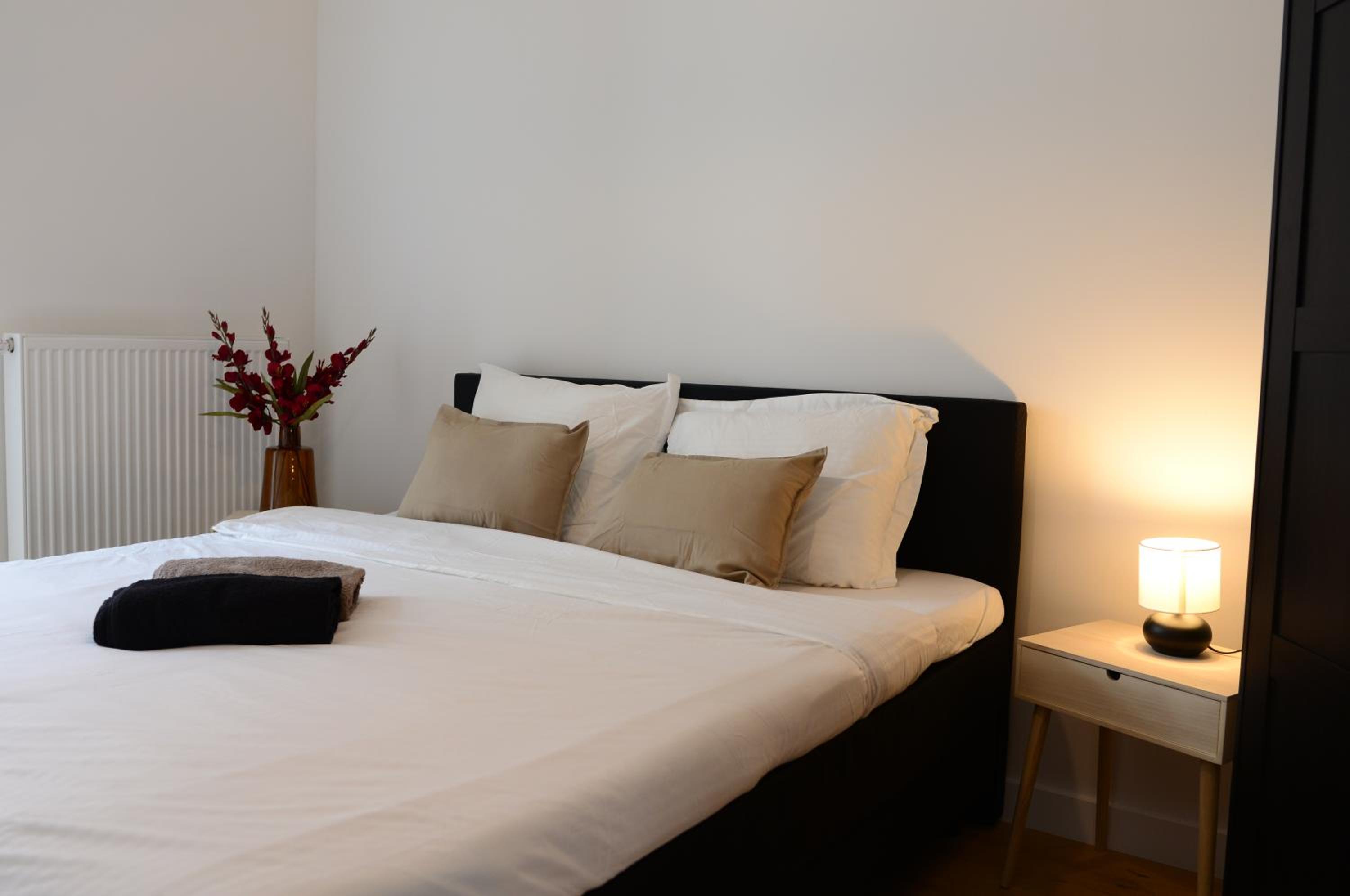 Cosy 2BDR Apartment, Terrace