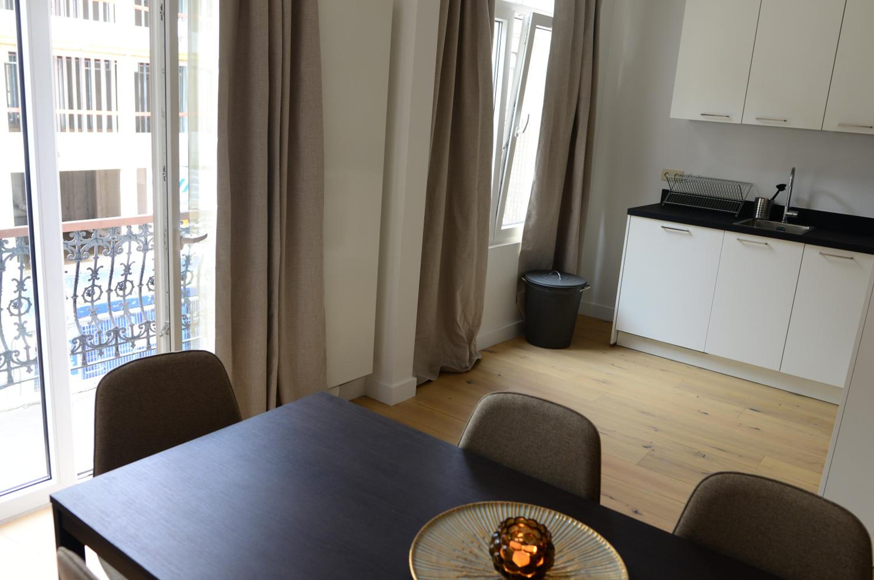 Cosy 2BDR Apartment, Terrace