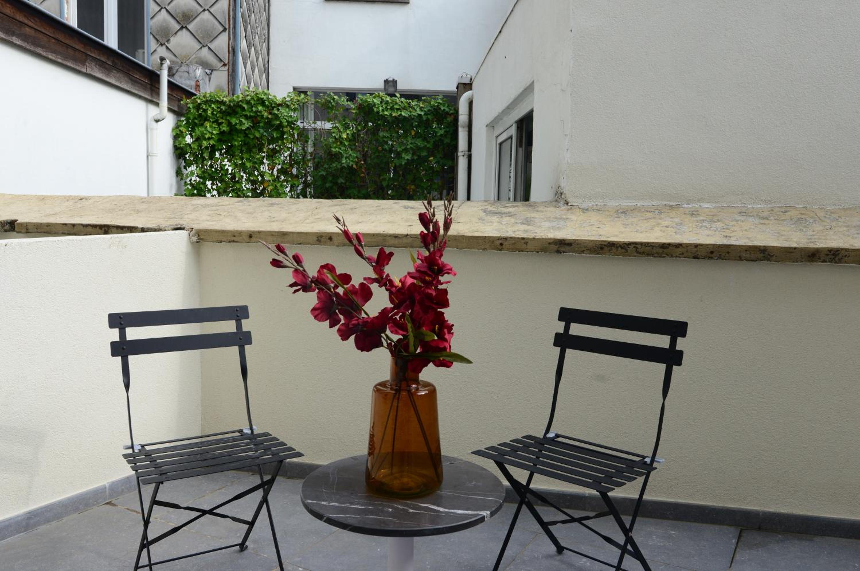 Cosy 2BDR Apartment, Terrace