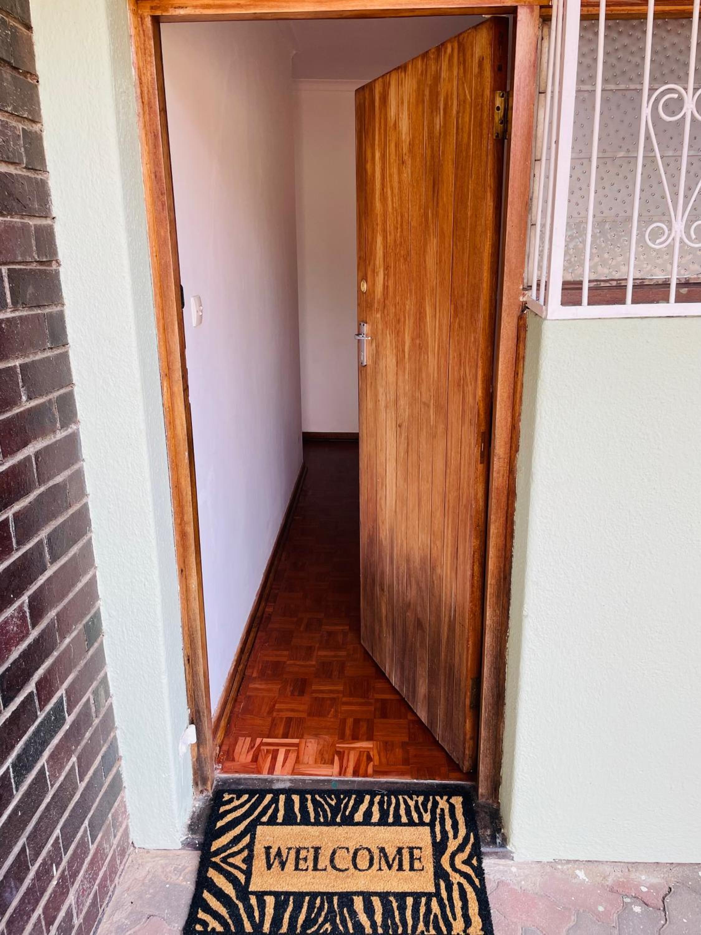 Immaculate Home in Avondale West - 2166 view 2