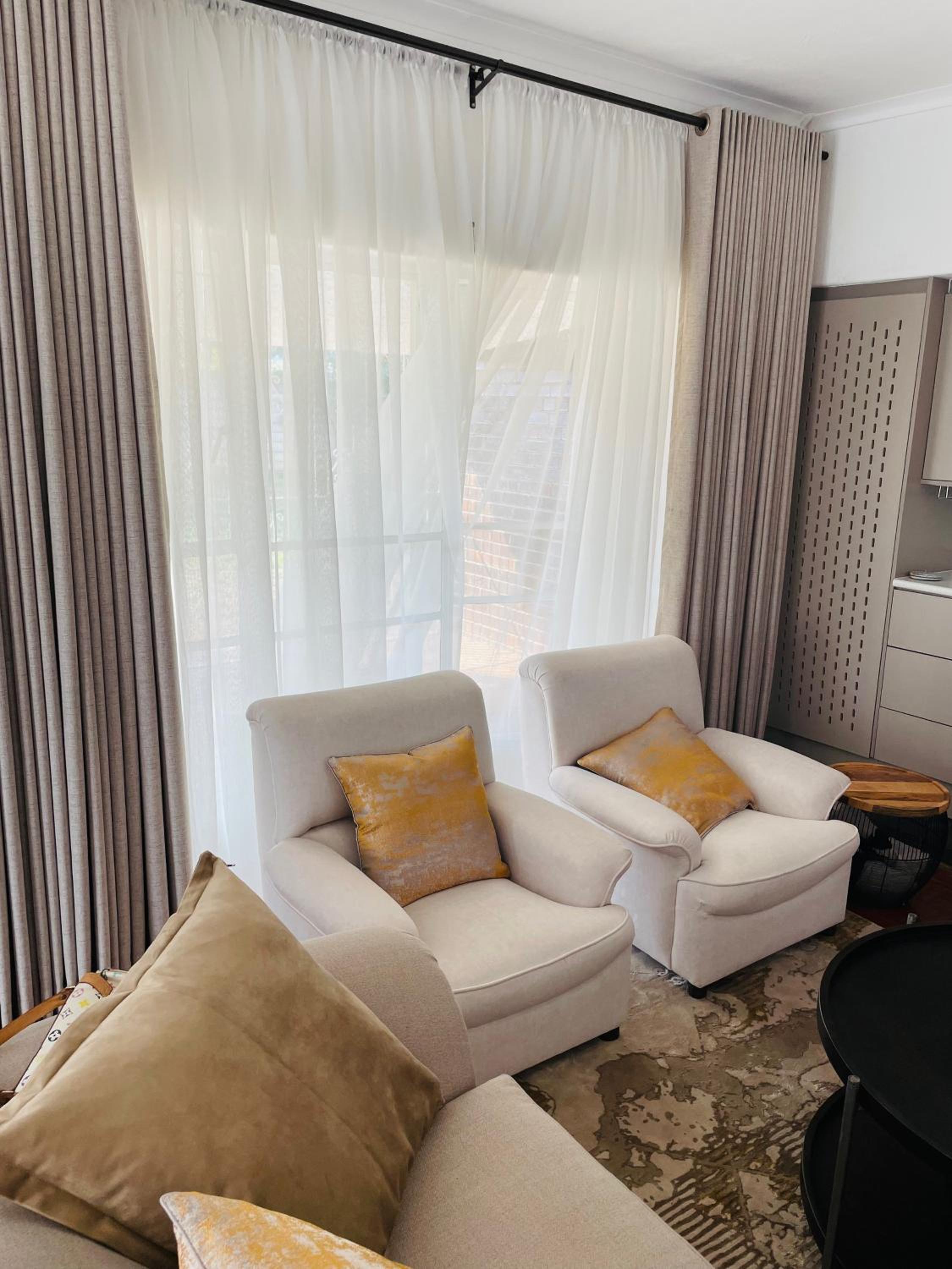 Immaculate Home in Avondale West - 2166 view 3