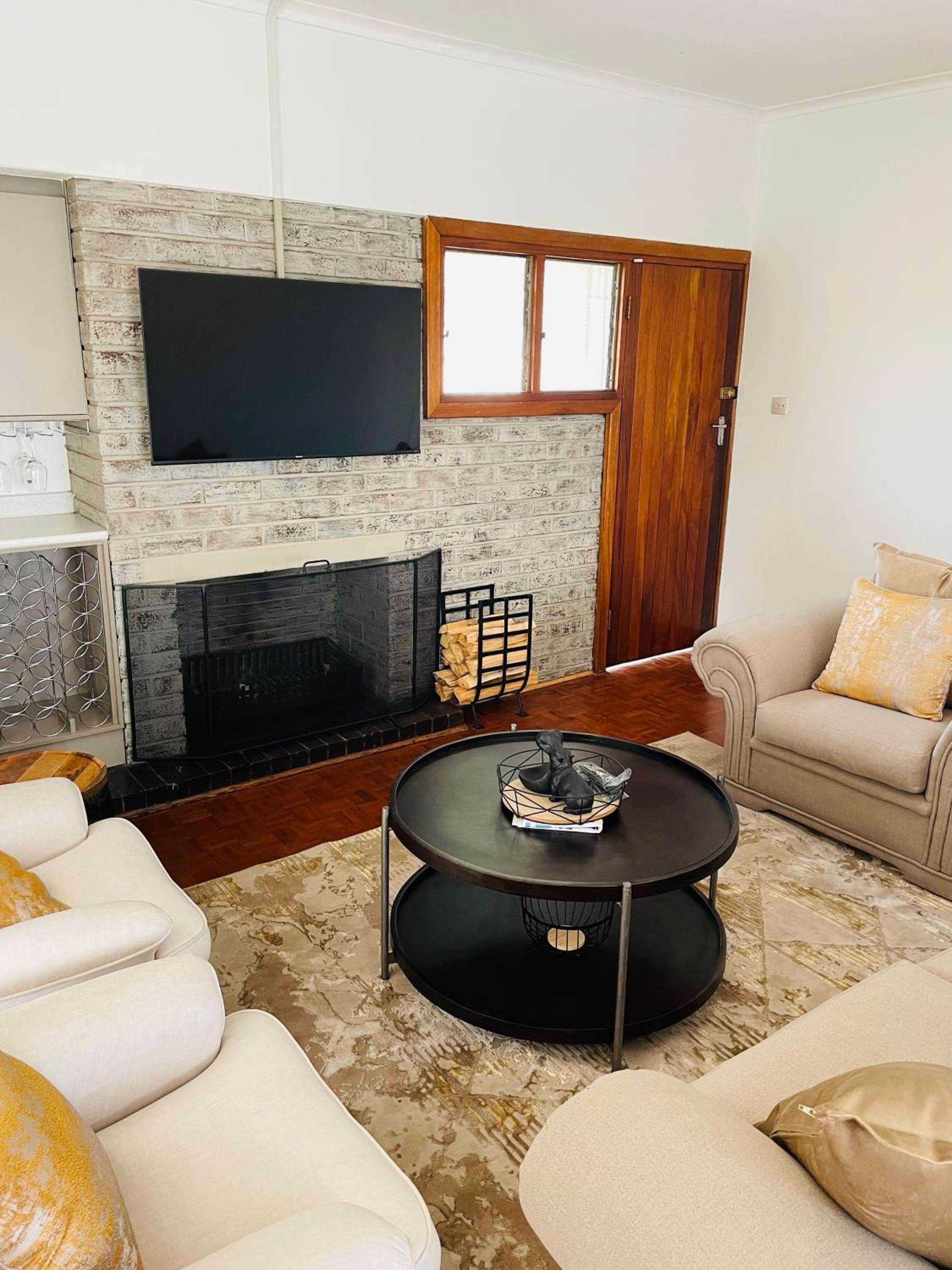 Immaculate Home in Avondale West - 2166 view 4