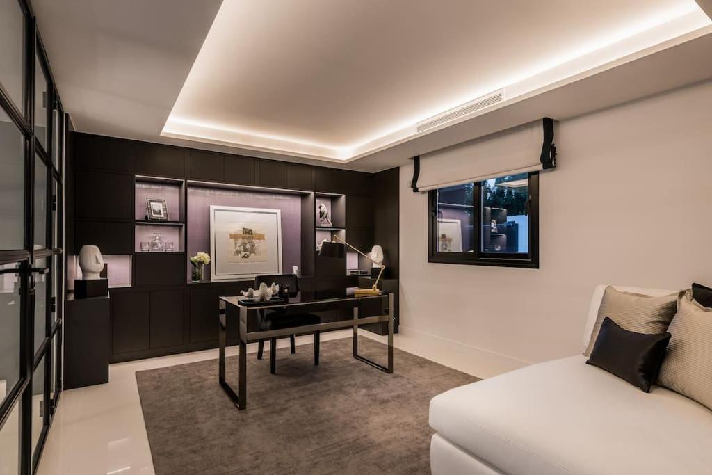 Villa OAK - 6-Bedroom Villa with Cinema Room and Pool view 4
