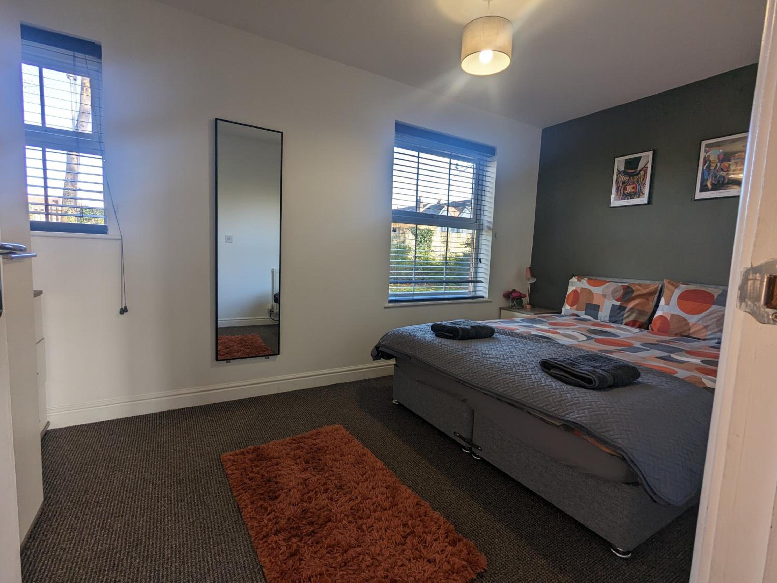 Superb Modern Apartment, FREE Secure Parking!