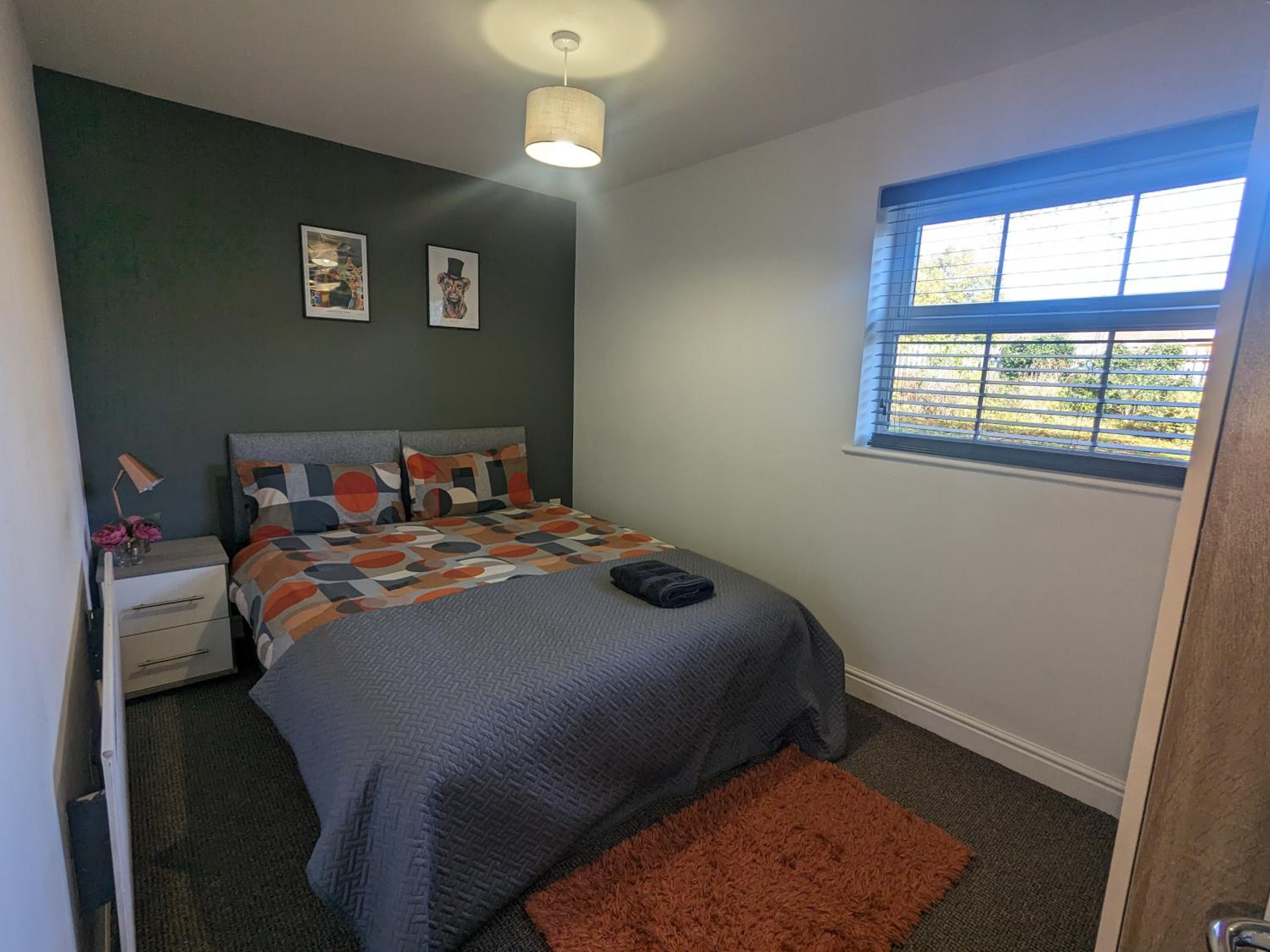 Superb Modern Apartment, FREE Secure Parking!