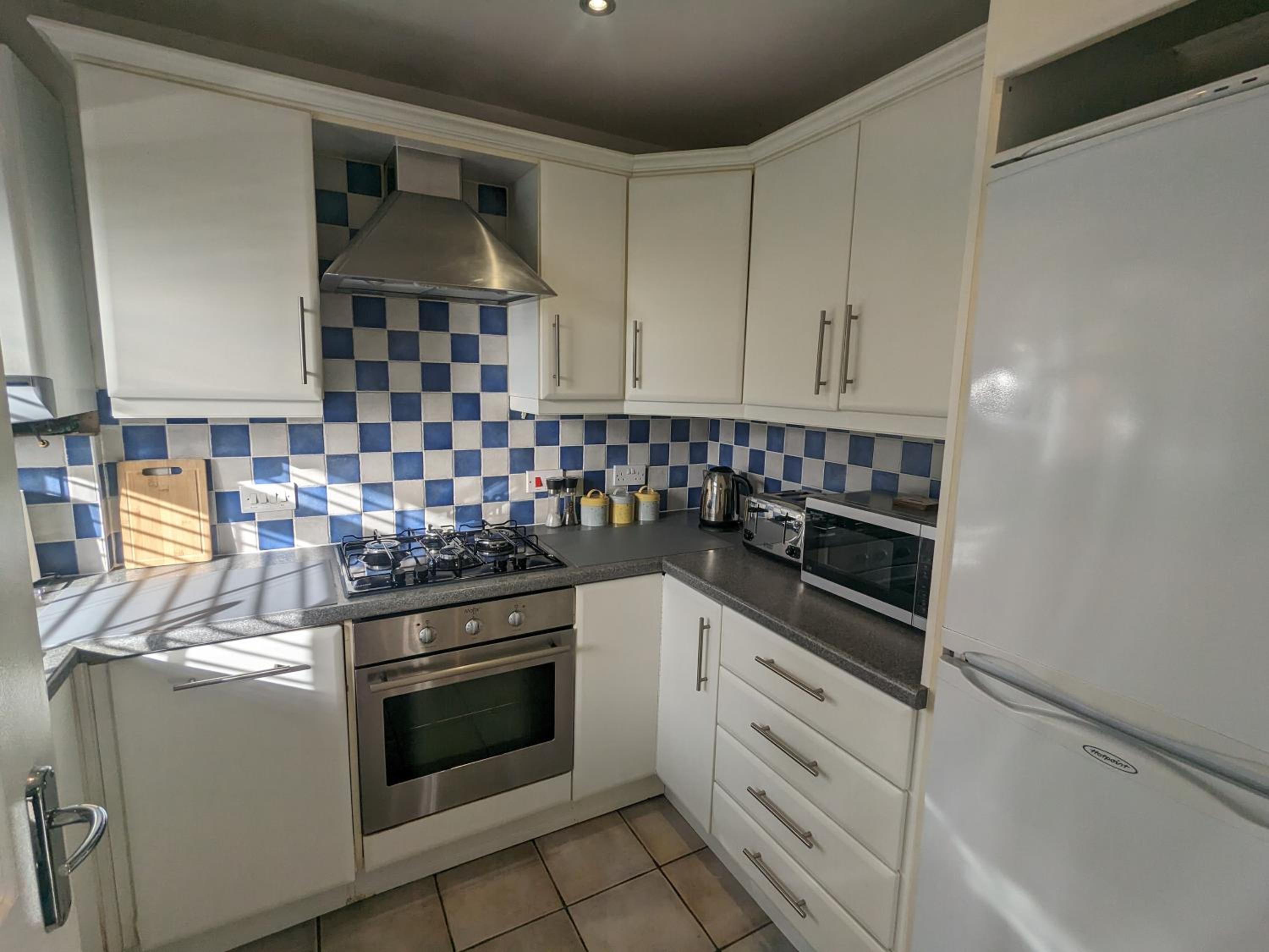 Superb Modern Apartment, FREE Secure Parking!