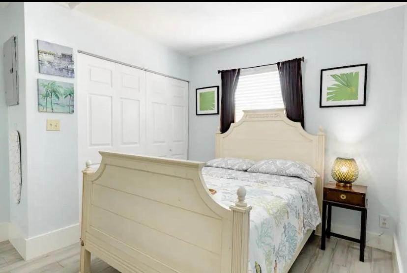 One bedroom apt with private patio near Fort Lauderdale beach view 4