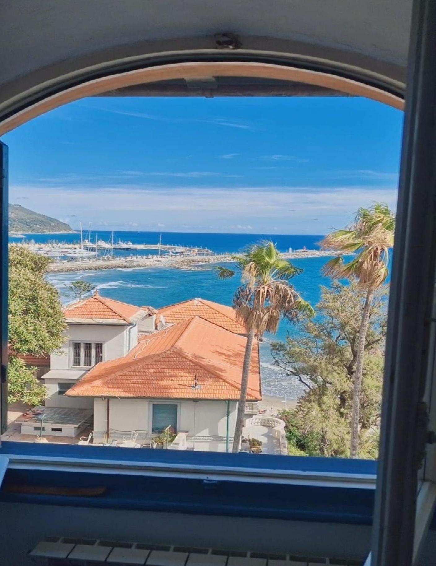 THE SHELL - New interior look but same old charme 200mt from the sea with garden and parking nearby view 2