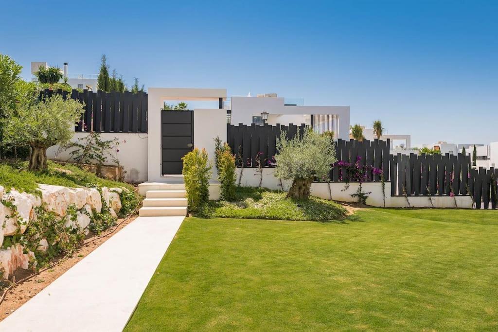 Villa V - Chic 6-Bedroom Villa in Los Olivos, Marbella view 3