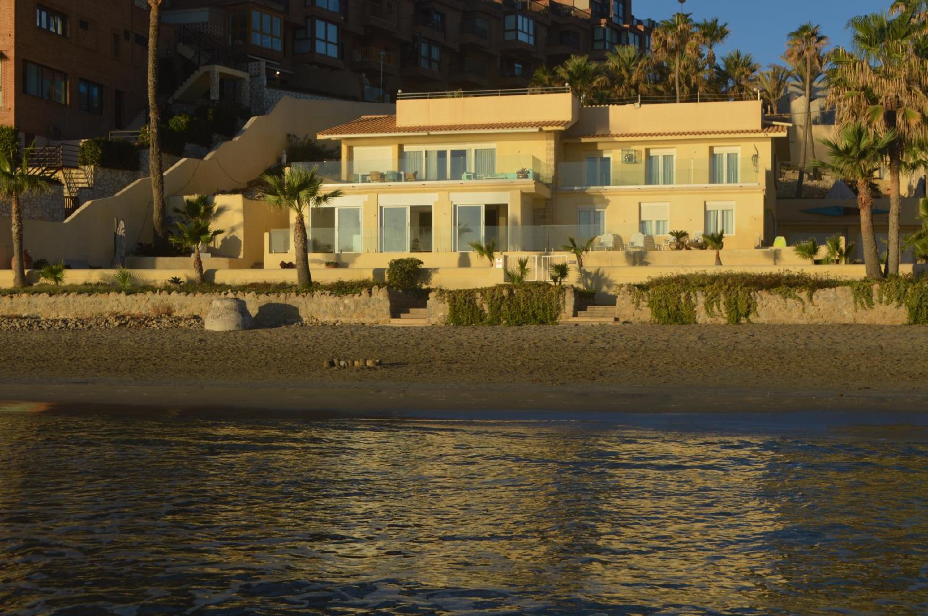 Maravilloso Apartamento AMANECER CABO a pie de playa y mar en CHALET ROQUETES photo 3