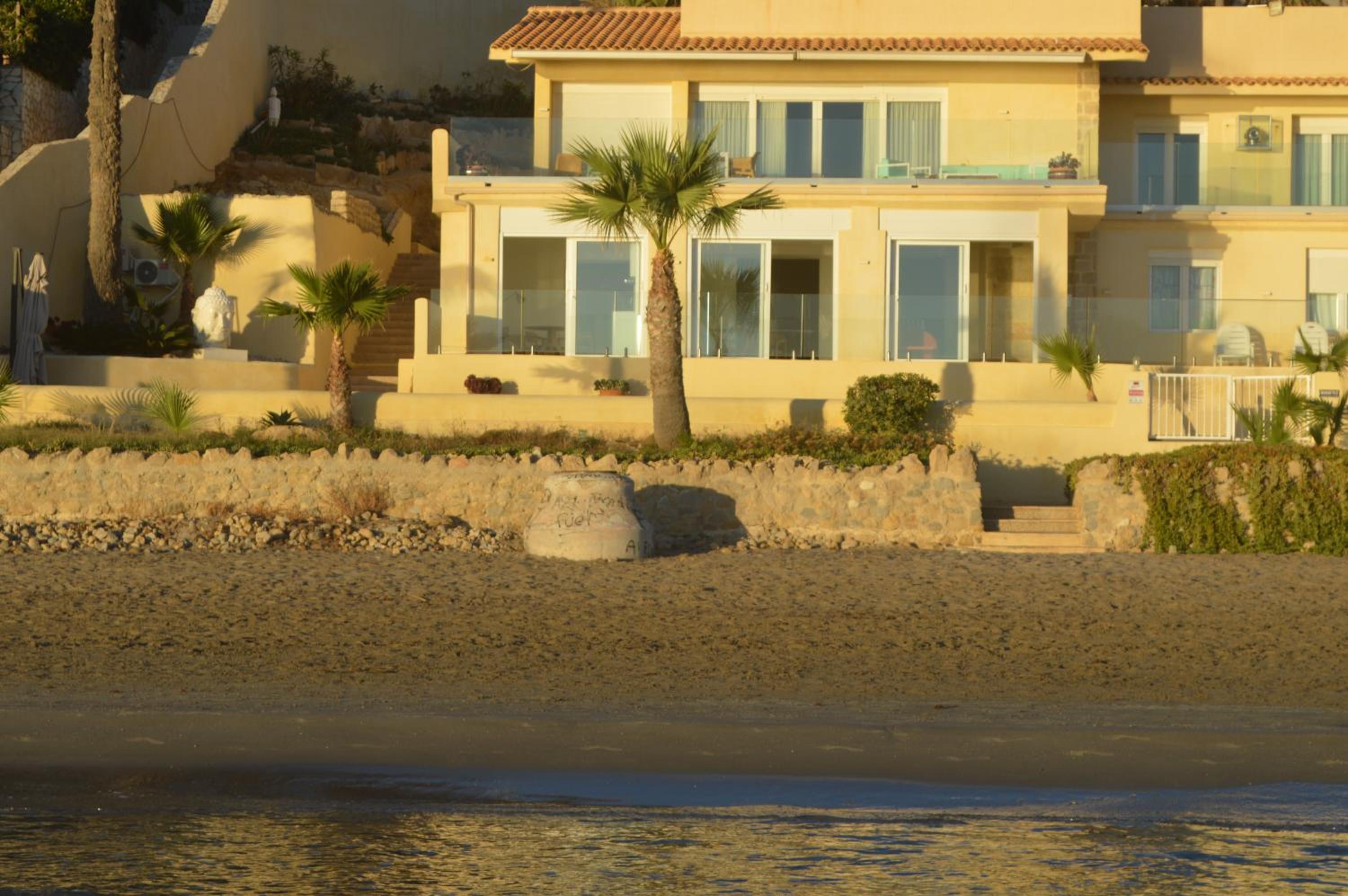 Maravilloso Apartamento AMANECER CABO a pie de playa y mar en CHALET ROQUETES photo 4
