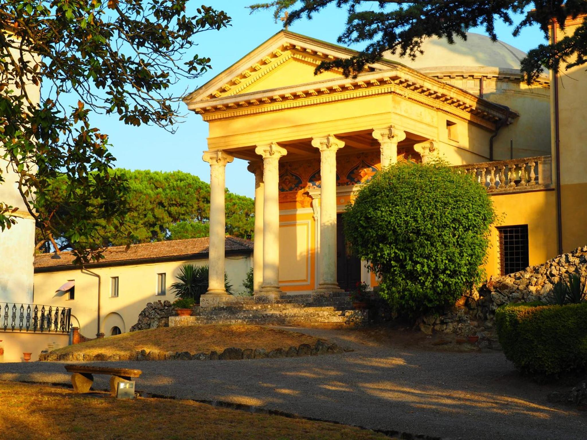 Tenuta Granducale Dolciano suite with pool view 5