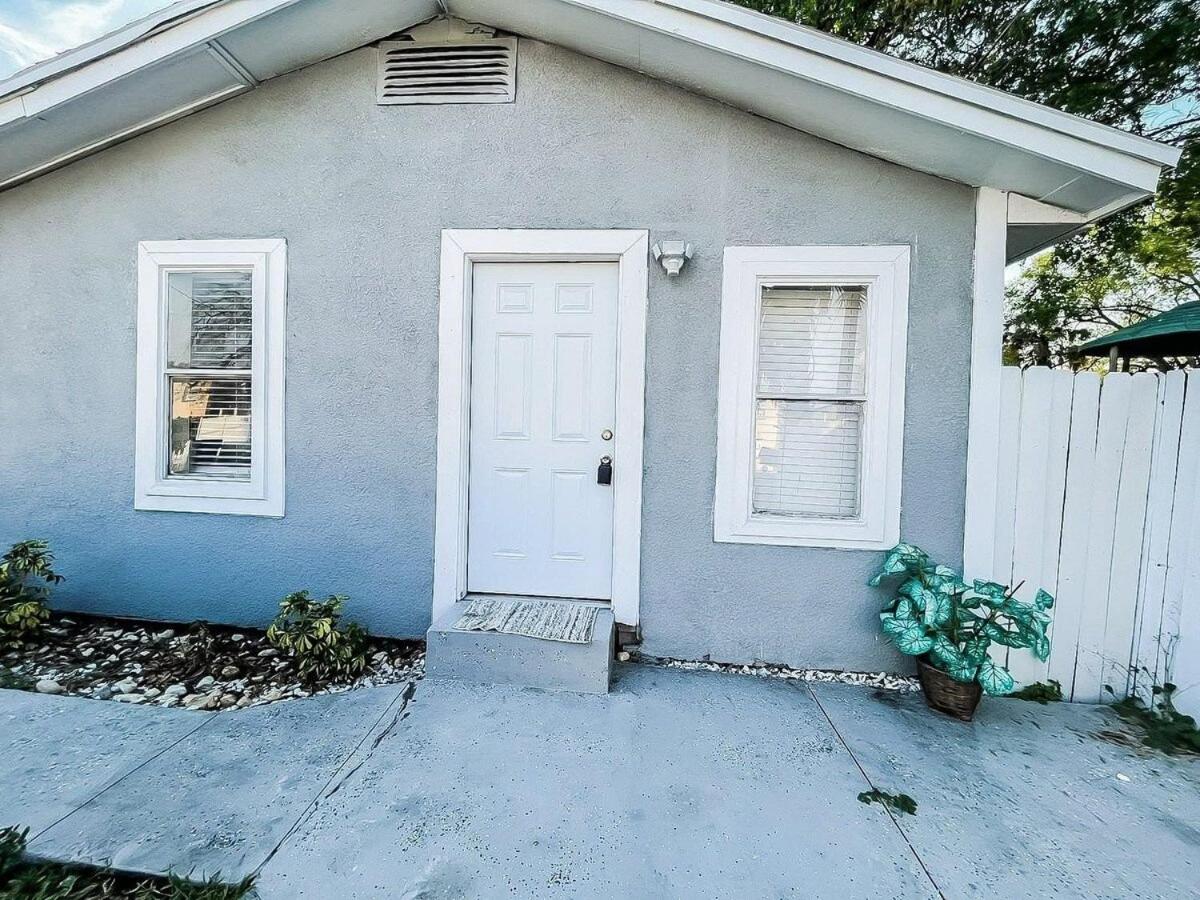 Urban Paradise: Stylish Getaway near Buschgardens view 2