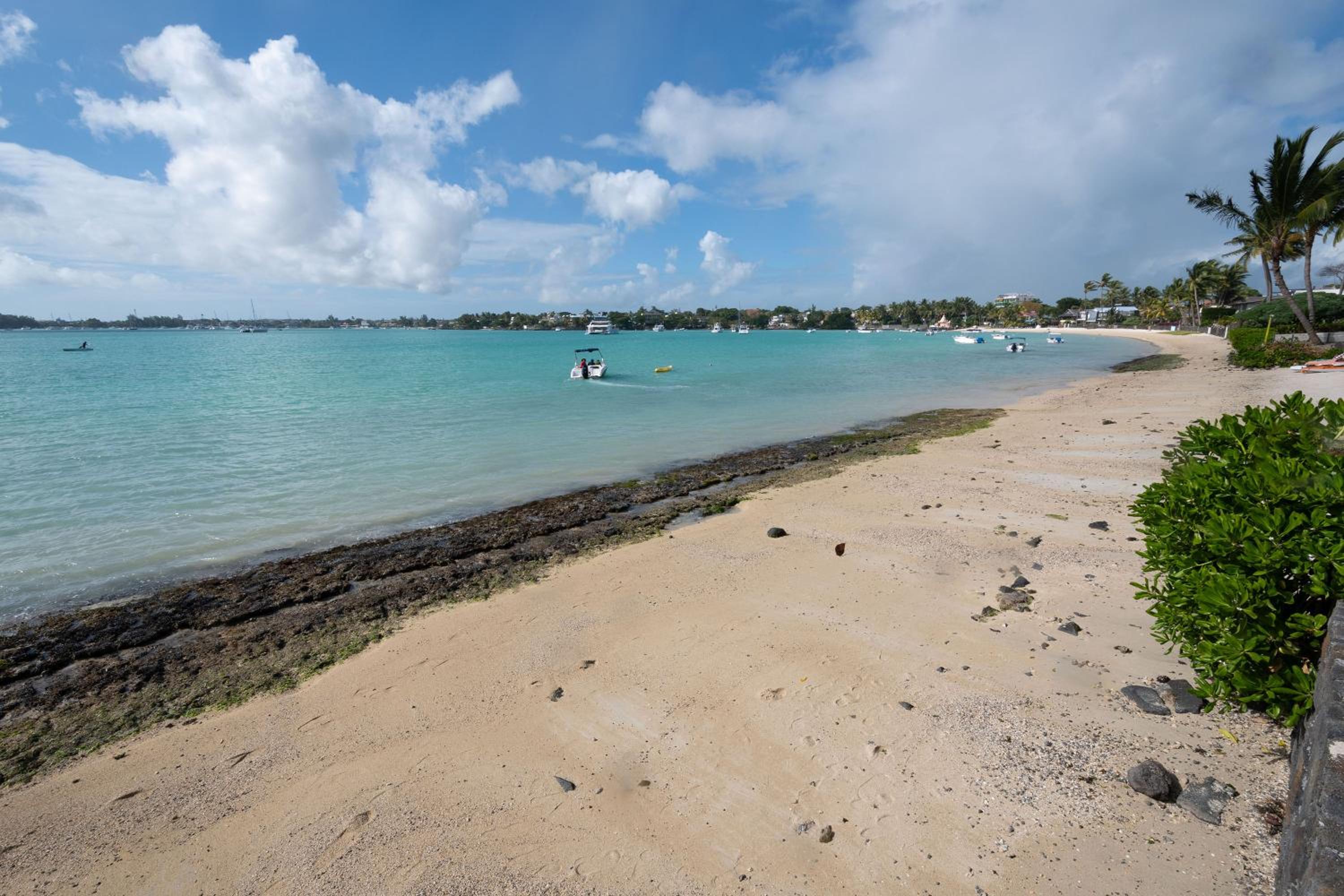 VILLA PIEDS DANS L'EAU - GRAND BAIE photo 3