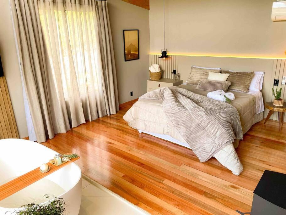 Villa Siena conforto nas alturas Casa com 2 suítes 2 banheiras de imersão vista maravilhosa a 1300m de altitude