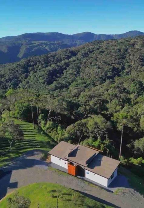 Villa Siena conforto nas alturas Casa com 2 suítes 2 banheiras de imersão vista maravilhosa a 1300m de altitude
