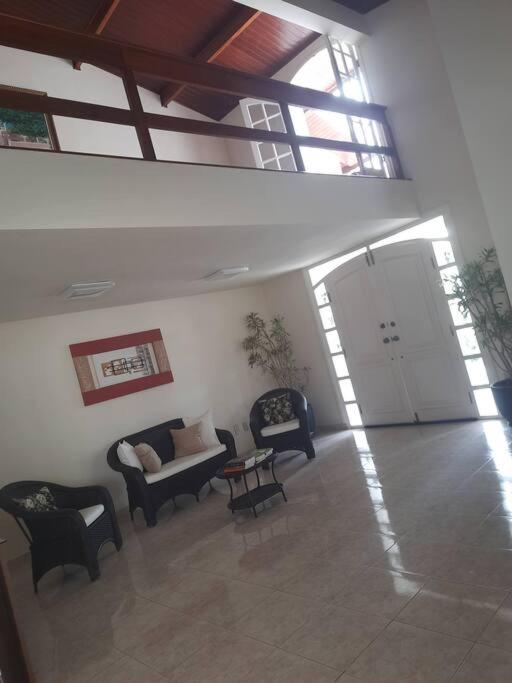 Casa em ampla e confortável em bairro nobre