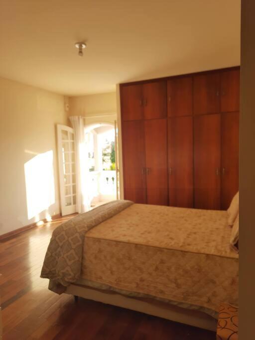Casa em ampla e confortável em bairro nobre