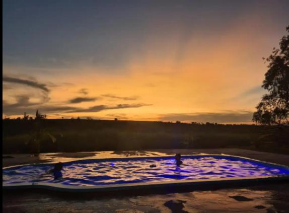 Chalés no sítio Santo Antônio do pôr do sol