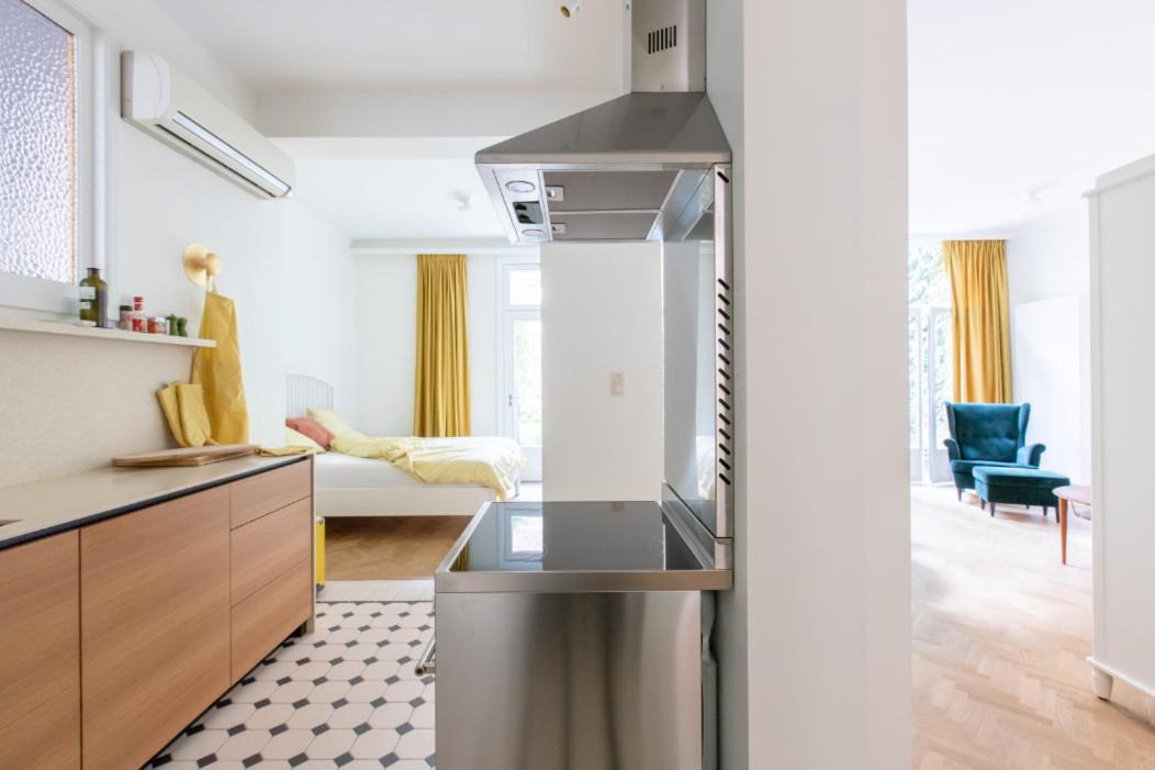 Pauline Loveling apartment with quiet garden and 2 bathrooms