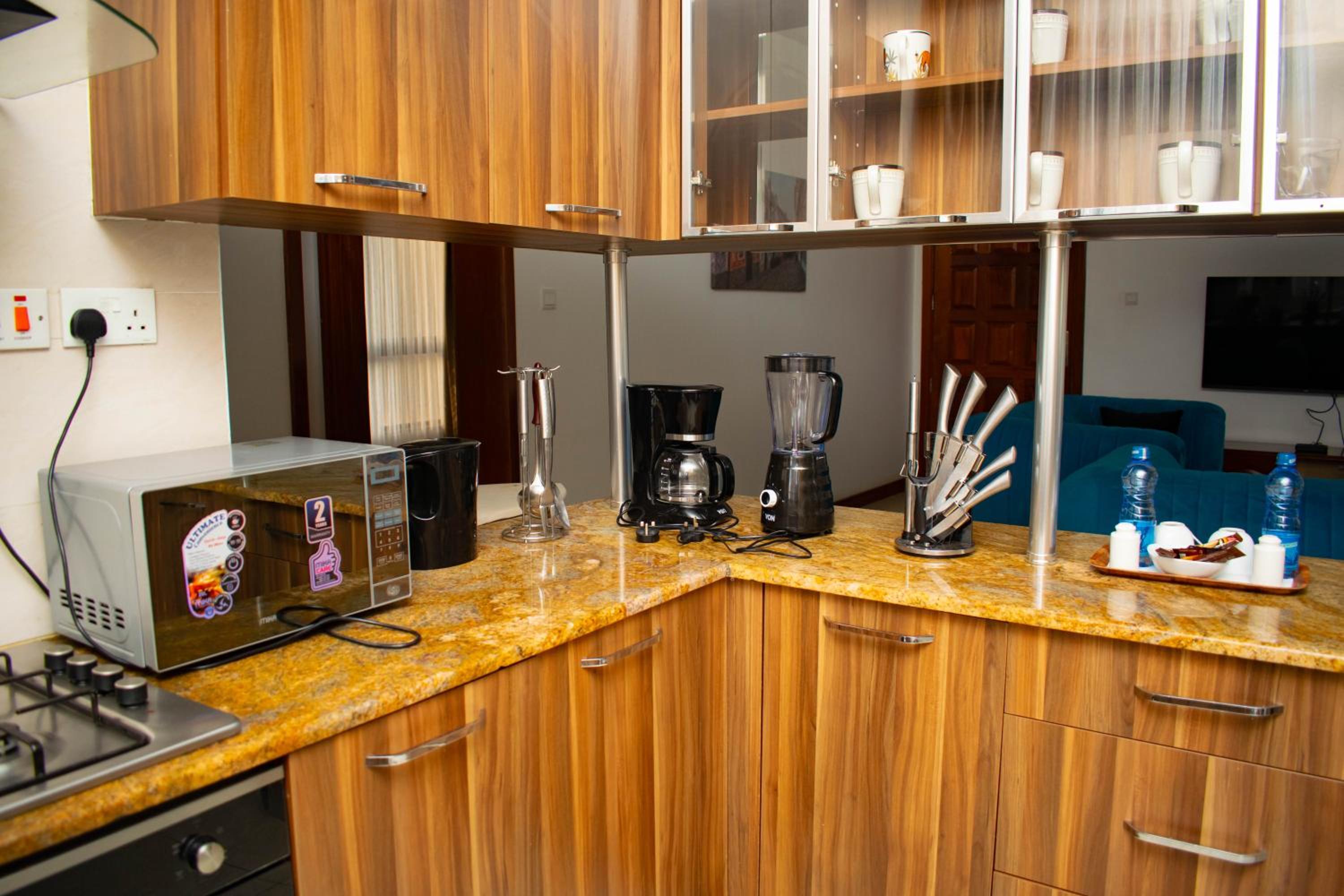 meltonia luxury suites