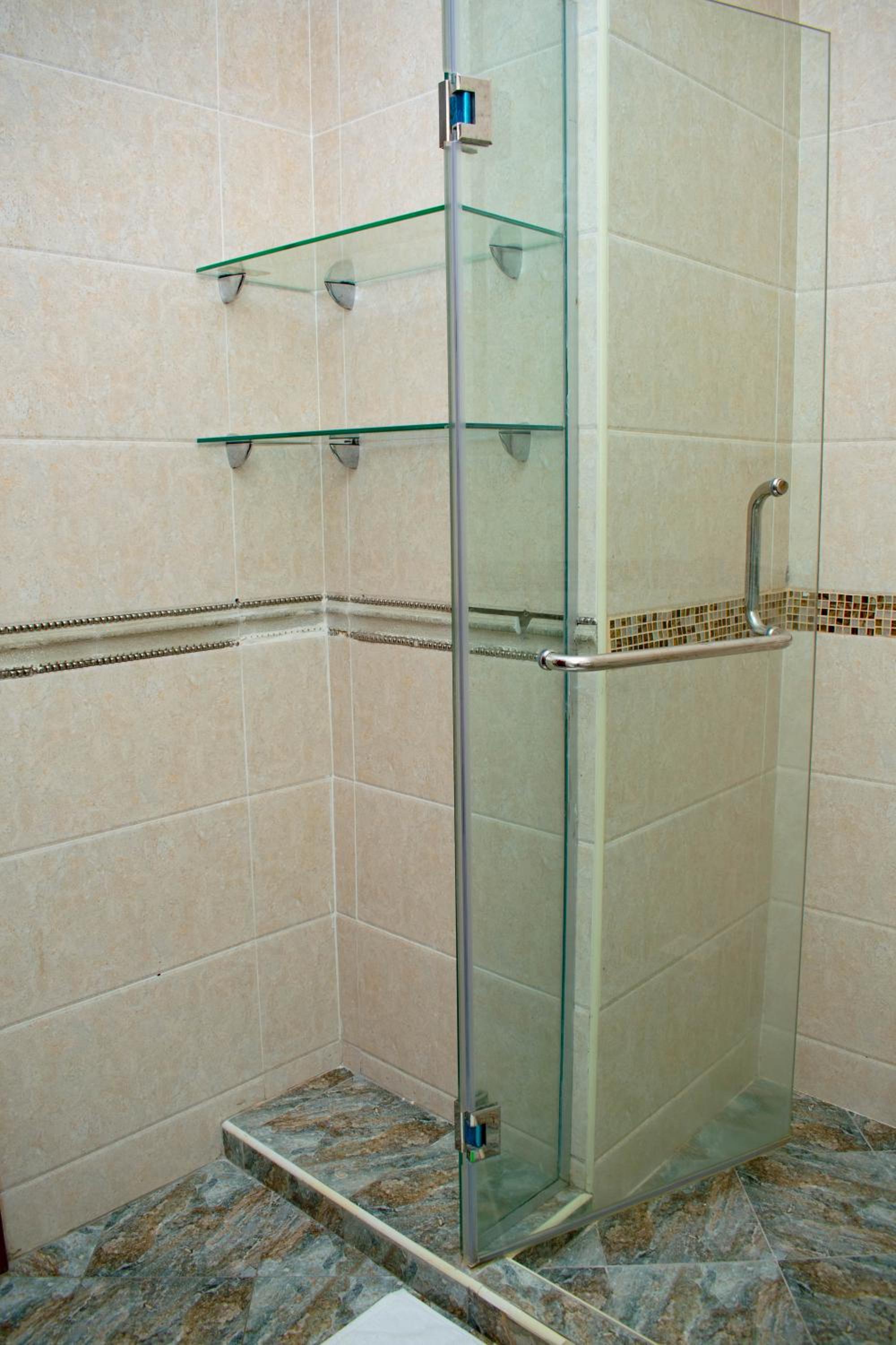 meltonia luxury suites