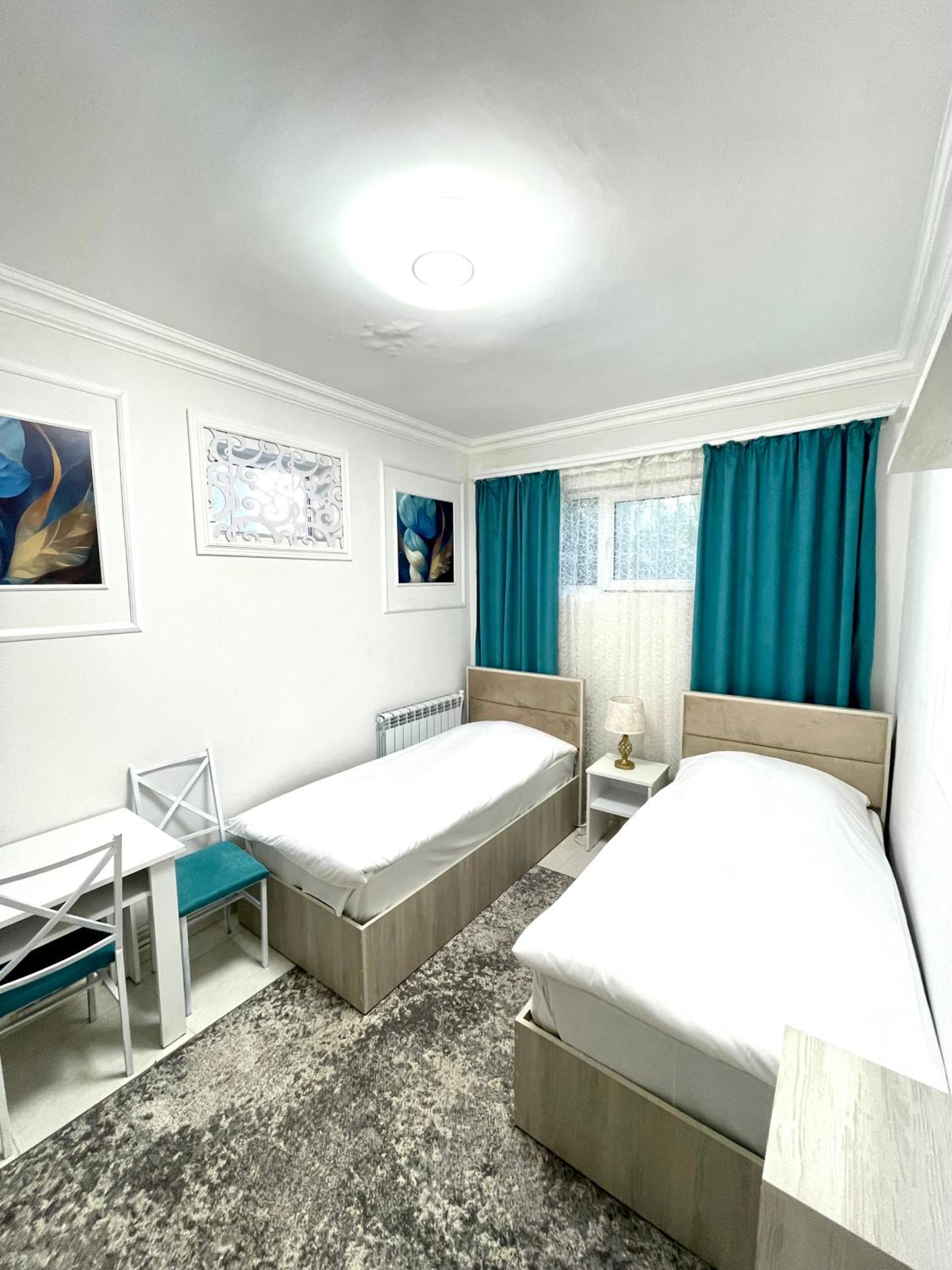 Santorini Hotel & Hostel
