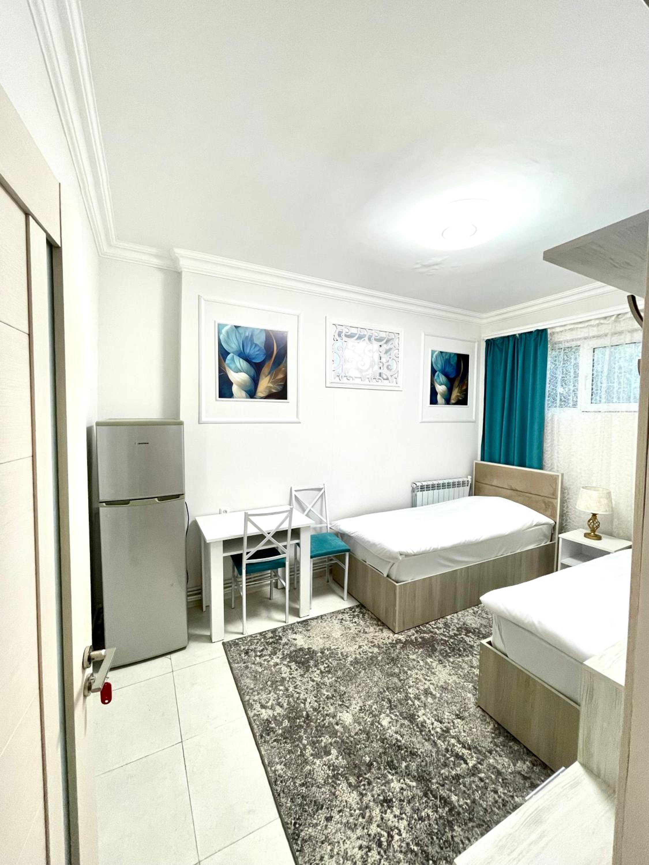 Santorini Hotel & Hostel