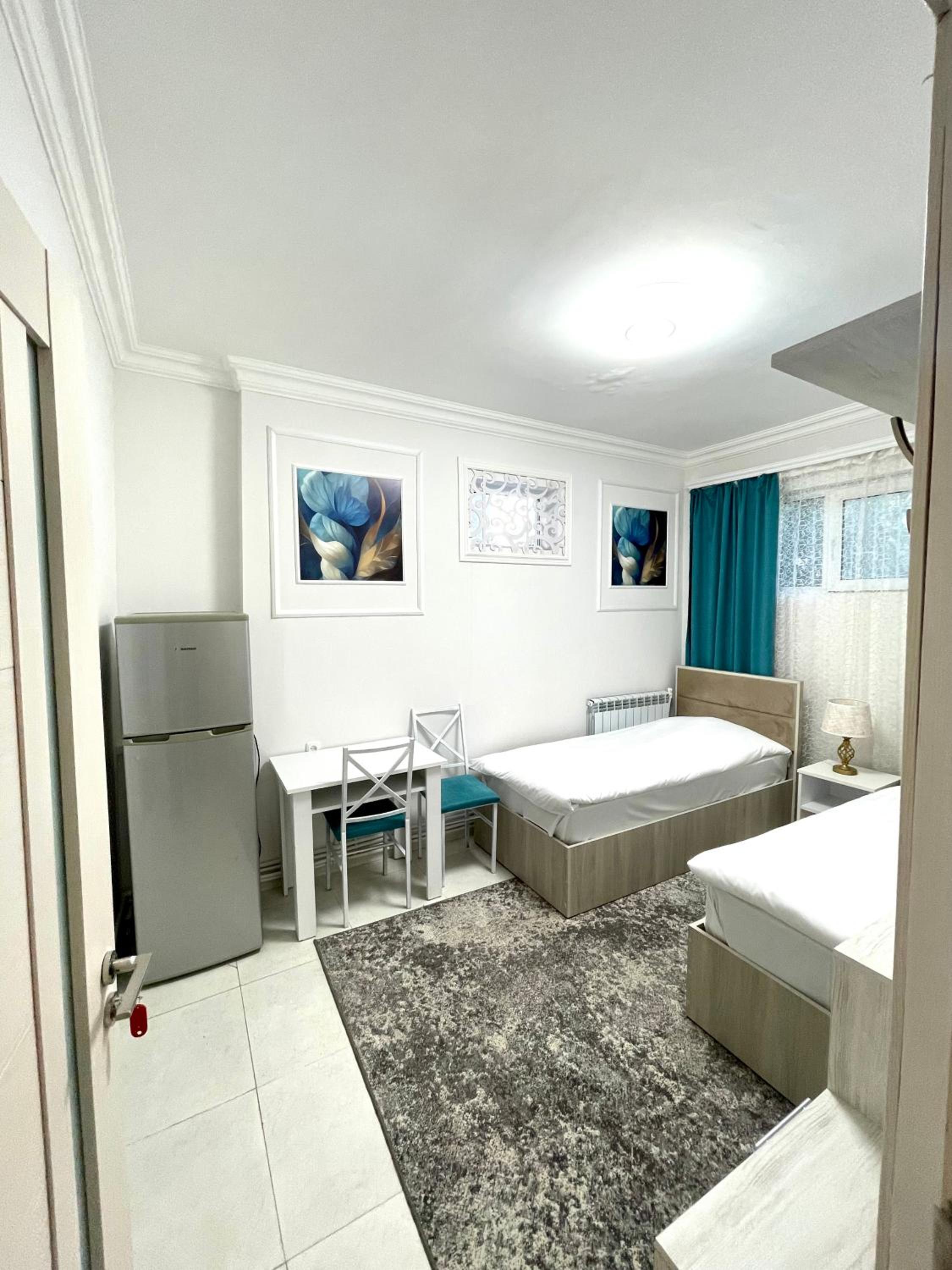 Santorini Hotel & Hostel